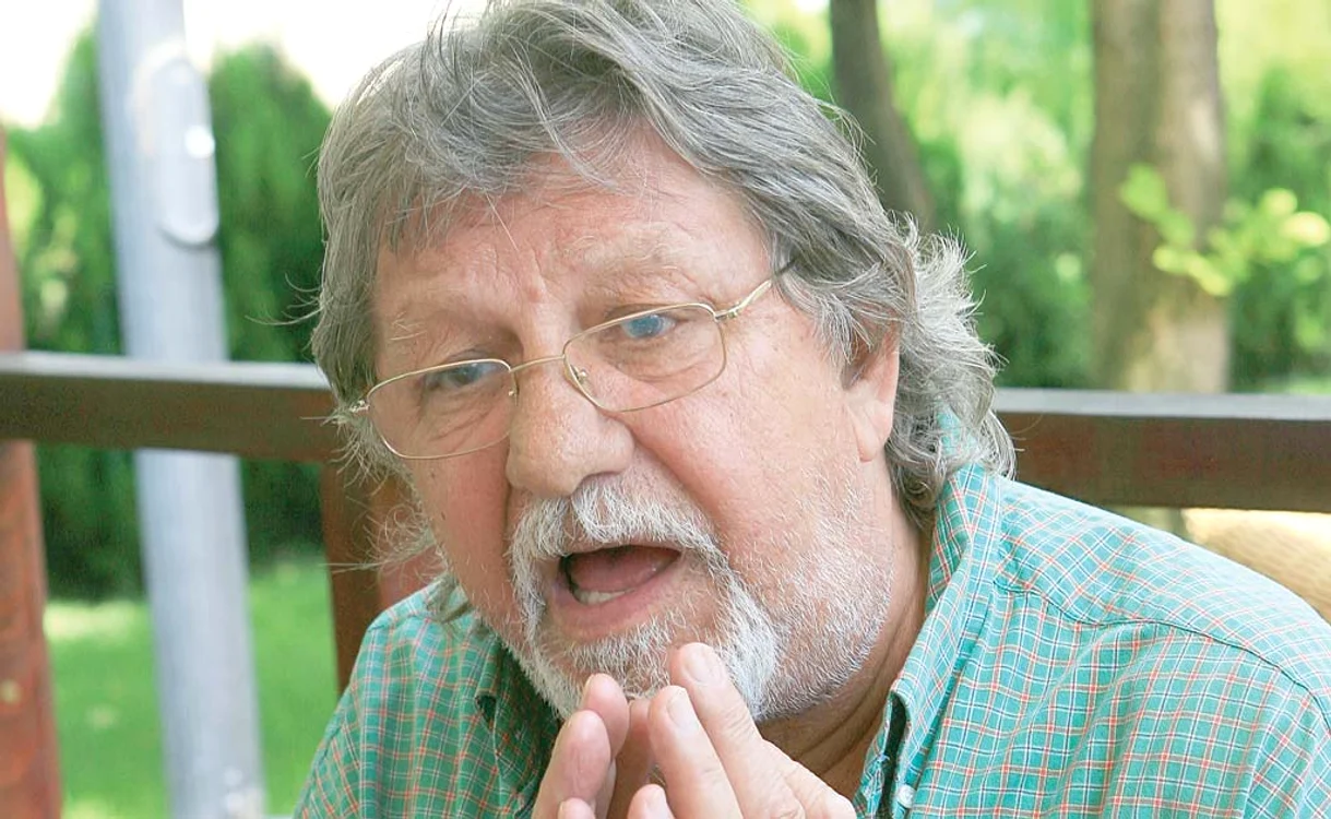 
    Pe 23 mai, Sebastian  Papaiani a suferit  un accident  vascular cerebral  