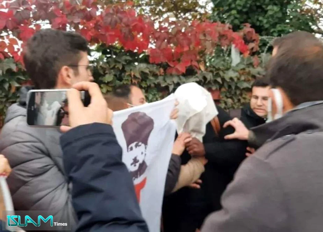 Tineri naționaliști turci, altercație cu soldați americani în Izmir/ FOTO: Captura video