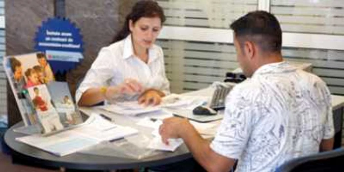 Suceava: Tot mai mulţi suceveni reclamă neregulile din sistemul bancar