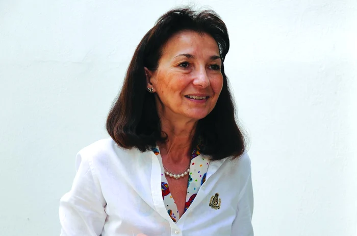 Dana Moroiu   director editorial, Baroque Books & Arts jpeg