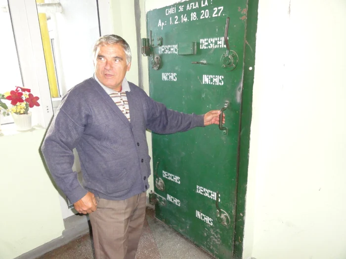 Adăposturile antiaeriene din Slatina sunt amenajate la parterul unor blocuri-turn (FOTO: Mugurel Manea)