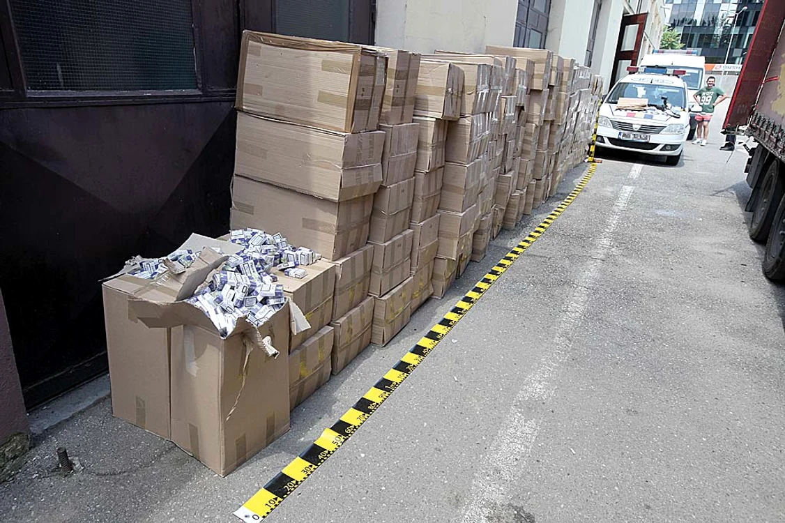 Două milioane de ţigarete  de contrabandă căra  moldoveanul în camion 