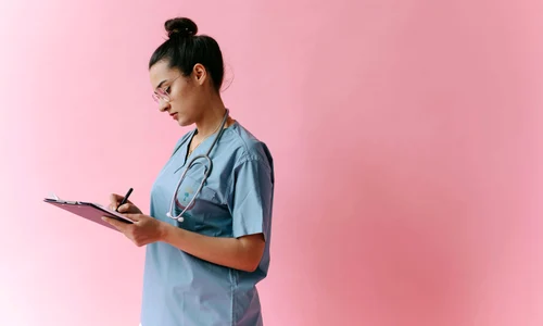 Cum să îți alegi uniforma medicală perfectă 5 sfaturi esențiale pentru un confort maxim jpg