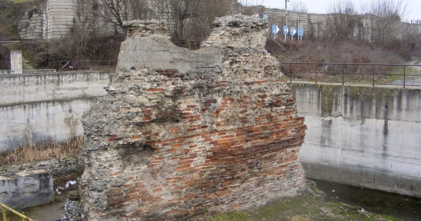 Ruinele piciorului Podului lui Traian de la Drobeta FOTO Corina Macavei
