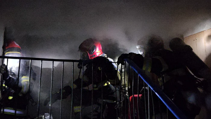 Pompierii au găsit în interior o victimă cu arsuri grave, care nu a supraviețuit FOTO: ISU Vaslui