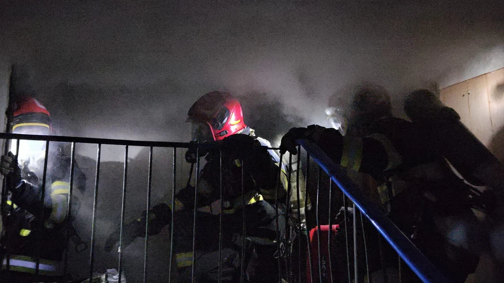 Un bărbat a fost găsit carbonizat în subsolul unui bloc din Focșani, după un incendiu