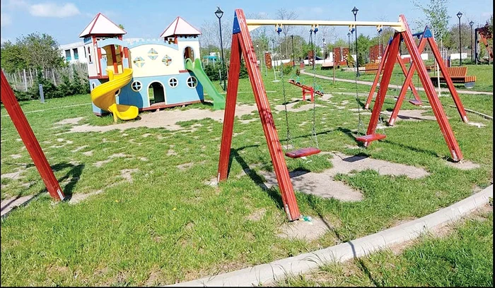 Din Flămânzi nu lipsesc locurile de joacă. Foto: adevarul.ro
