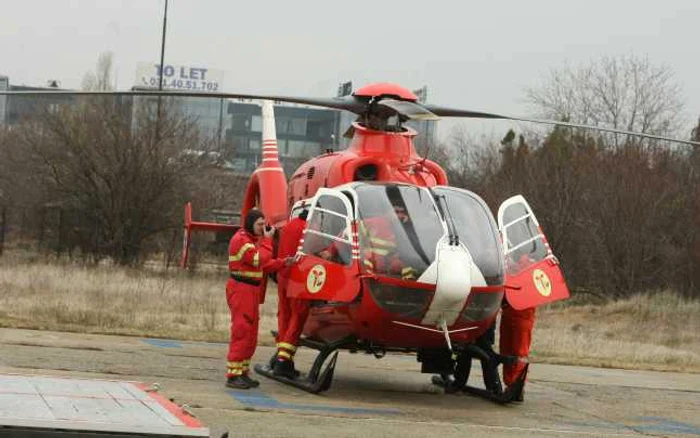 Fetiţa a fost preluată de un elicopter SMURD FOTO:adevarul