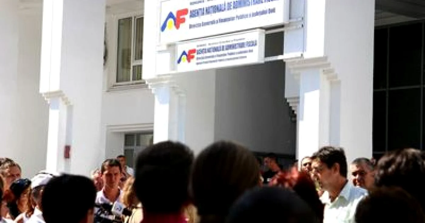 ANAF: Peste 90.000 de activităţi comerciale şi-au suspendat activitatea