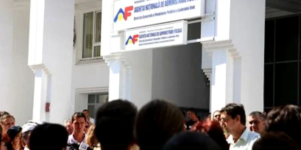 ANAF: Peste 90.000 de activităţi comerciale şi-au suspendat activitatea