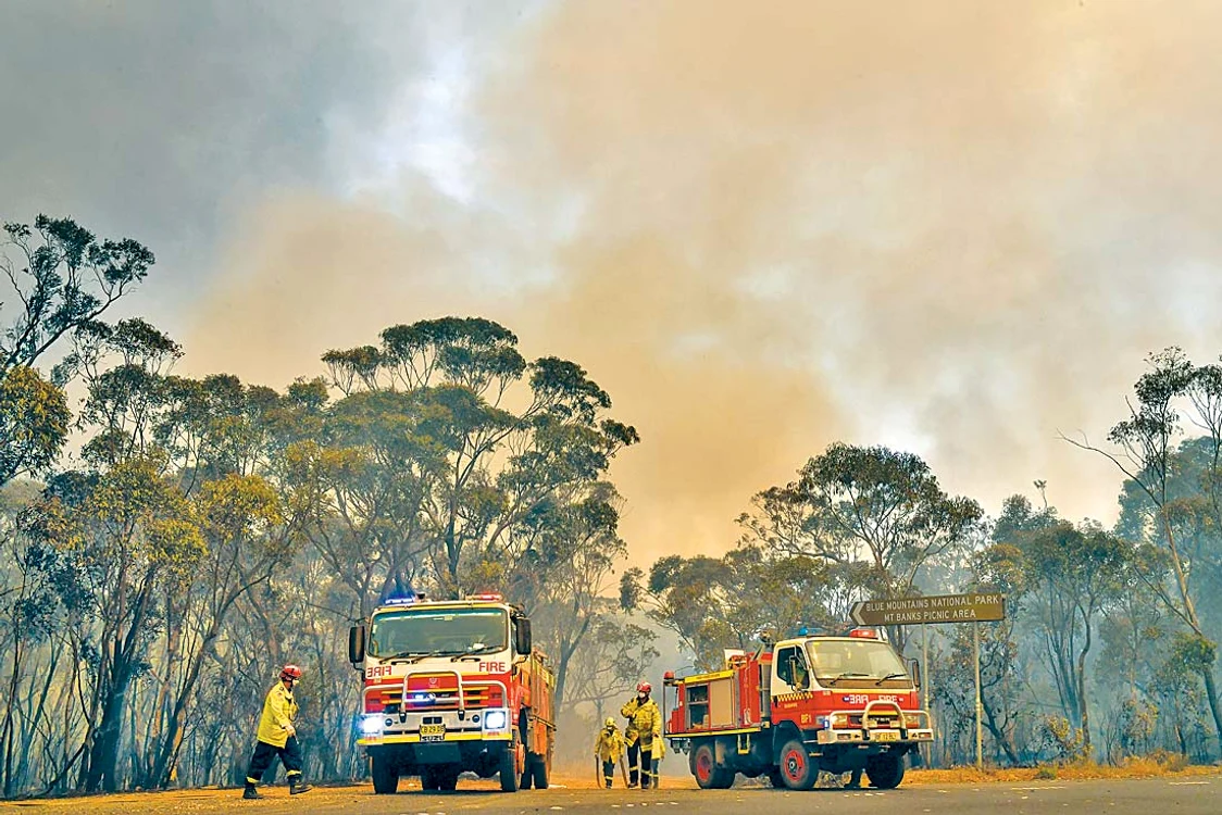 Incendiile de vegetație din Australia au dus la evacuarea a zeci de mii de oameni 