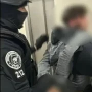 barbat imobilizat de politie jpg