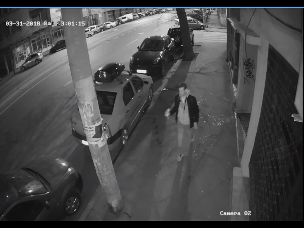 
    Piromanul încă nu a fost prins, iar poliţiştii au solcitat ajutorul cetăţenilorFoto:Poliţia Română   