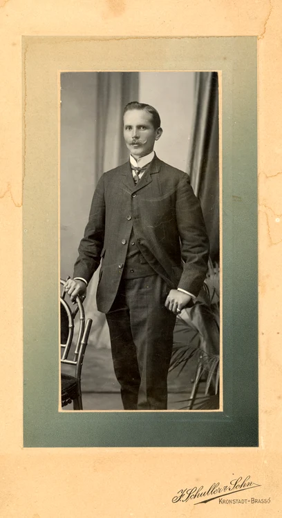 Vasile Marinescu; fotografie realizată la 1 octombrie 1906 (© Muzeul de Etnografie Brașov)