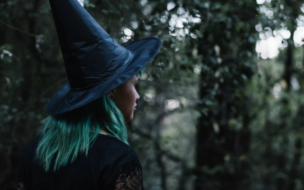 De ce cred mulți români în tarot, ghicit, horosop și vrăjitorii: „Sunt niște lucruri simple care îmi fac viața puțin mai «magică»”
