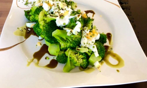 Broccoli cu ou si smantana jpeg