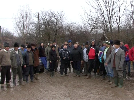 un sat din Mehedinţi este izolat din cauza nămolului FOTO Corina Macavei 