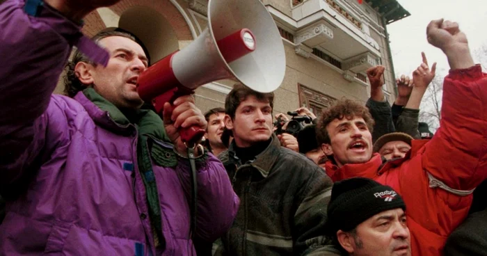 Miron Cozma liderul minerilor din Valea Jiului aduşi de Ion Iliescu la mineriadele din Bucureşti Foto AP