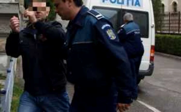 Bărbatul a fost prezentat instanţei. Arhivă. 