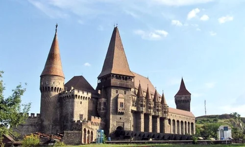 Castelul Huniazilor, în topul celor mai înfricoşătoare clădiri din lume jpeg