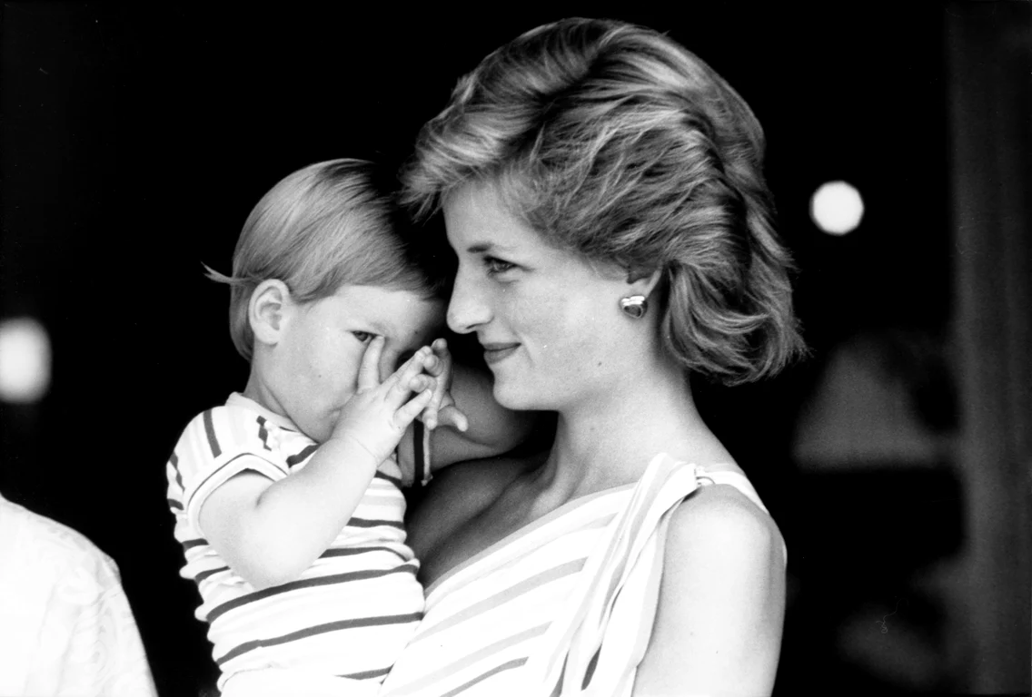 Prințesa Diana și Prințul Harry mic, în 1986, Profimedia