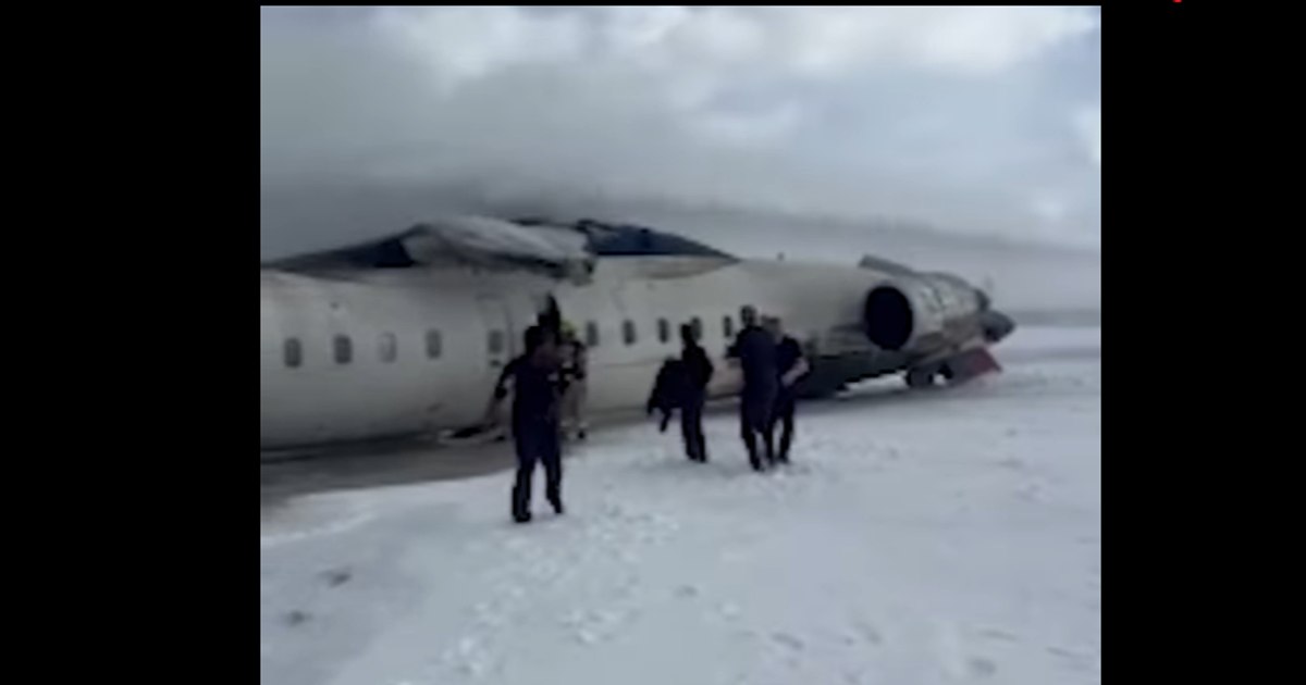 Miracol la Toronto: Toți pasagerii au supraviețuit accidentului aviatic
