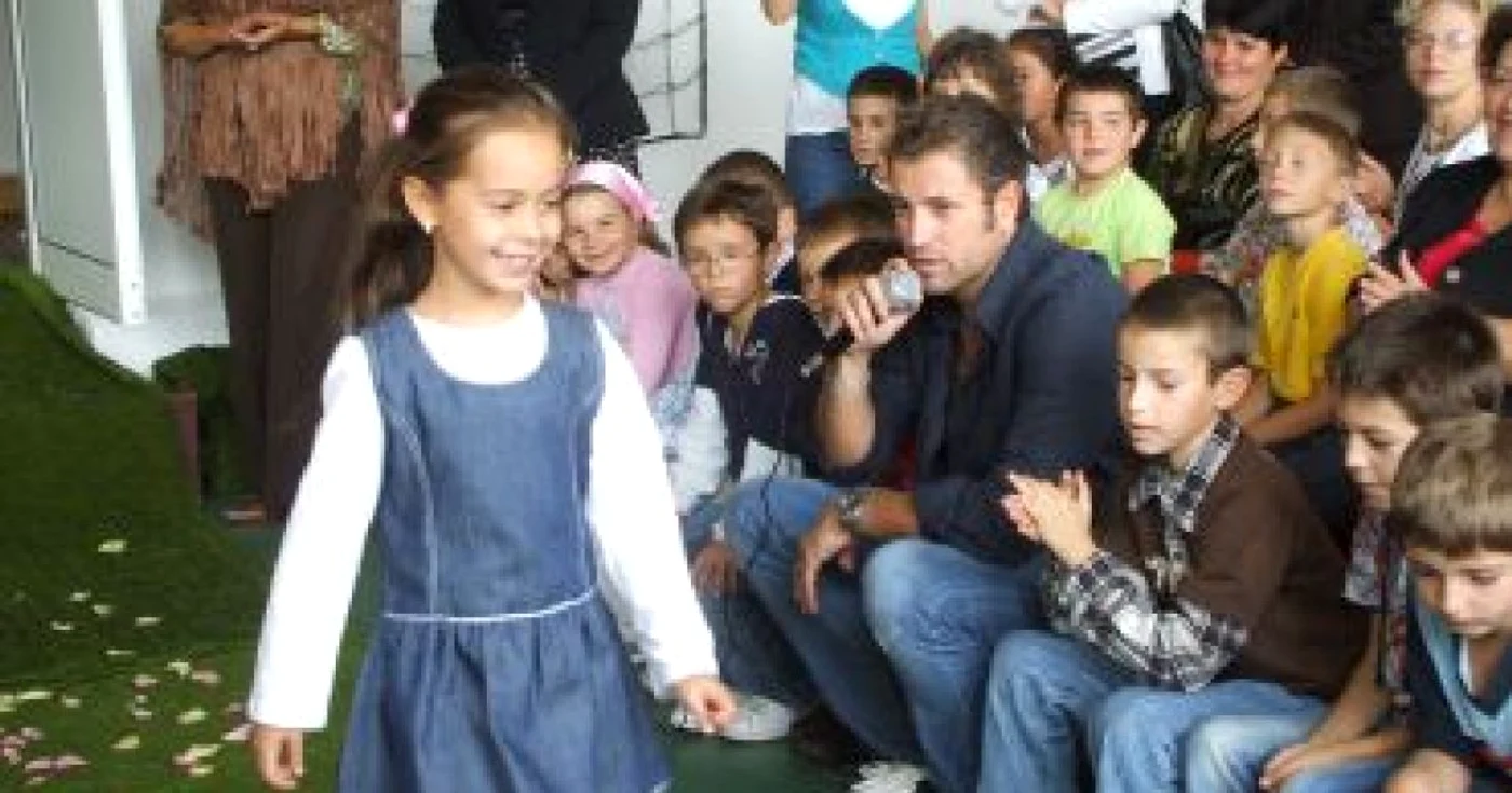 Alba Iulia: Cătălin Botezatu a ales ţinutele elevilor de la Şcoala „Avram Iancu“ (GALERIE FOTO)