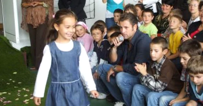 Alba Iulia: Cătălin Botezatu a ales ţinutele elevilor de la Şcoala „Avram Iancu“ (GALERIE FOTO)