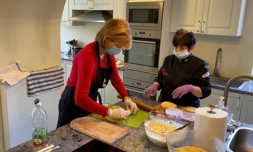 1 familia regala imagini inedite paste la savarsin margareta cozonac si pasca 24 jpg jpeg