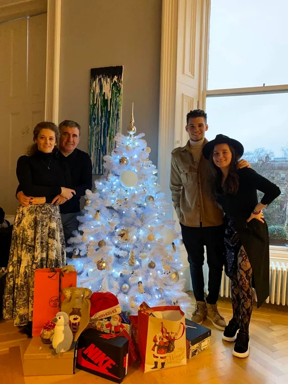 Ianis Hagi a sărbătorit Crăciunul la Glasgow, alături de familia saFoto: Facebook / Ianis Hagi