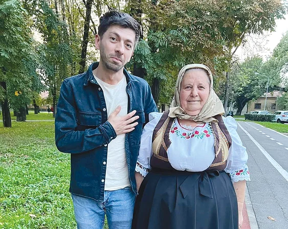 Mircea Bravo și Bunica vin la Alba Iulia FOTO Facebook/ Mircea Bravo