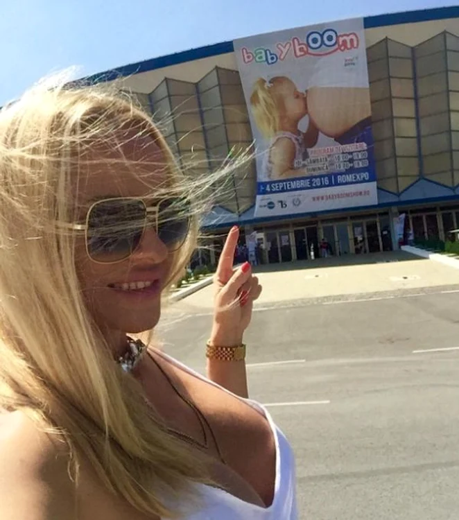 Vedeta se mândrește cu bustul ei