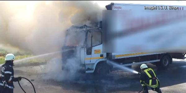 Pompierii au intervenit şi au stins incendiul