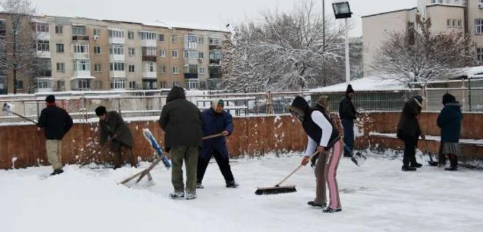 Patinoarul se deschide mâine, la ora 18.00