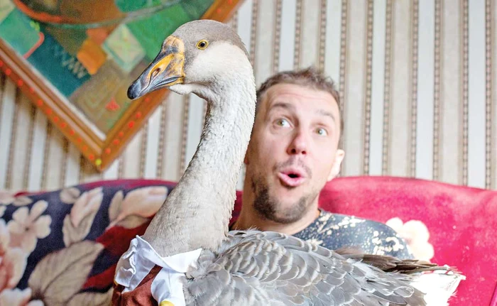 Andrei Gurin, de 34 de ani, din Minsk, este mândru de «copilul» său Harvister, în vârstă de 6 luniFotografii: Profimedia