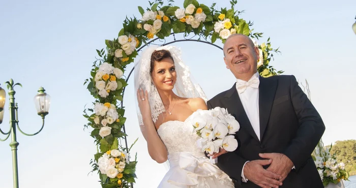 Omul de afaceri Dorin Cocoş (52 de ani) şi Diana Roibu (26 de ani) FOTO: Click