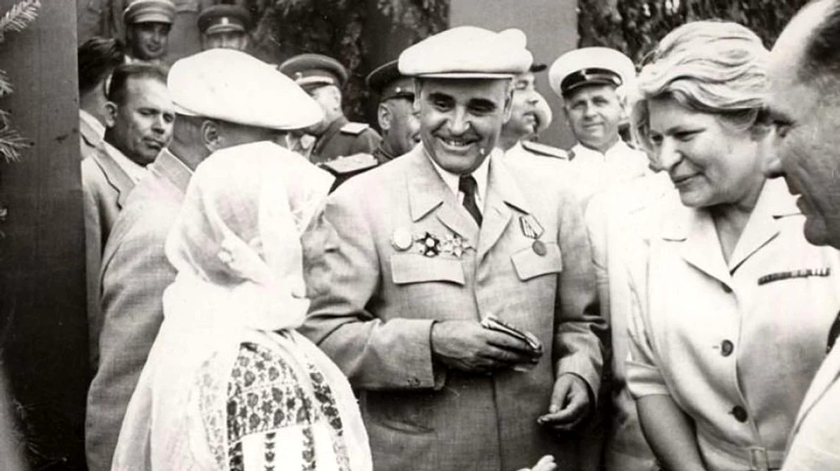 Nomenclatorul fetelor în casă De la oamenii mareşalului la jupânesele Guvernului Groza jpeg