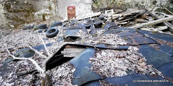 intrarea secreta in adapostul antiatomic din hunedoara foto daniel guta adevarul