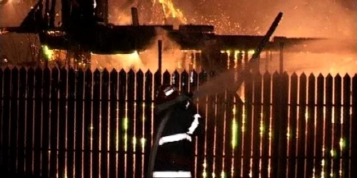 Pompierii au fost solicitați să stingă incendii și în perioada Crăciunului