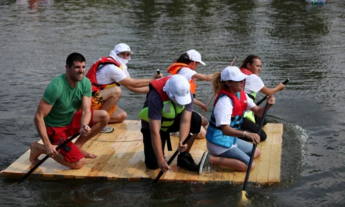 dragos bucurenci pe pluta craiova cursa gratar curat foto vlad basca jpeg