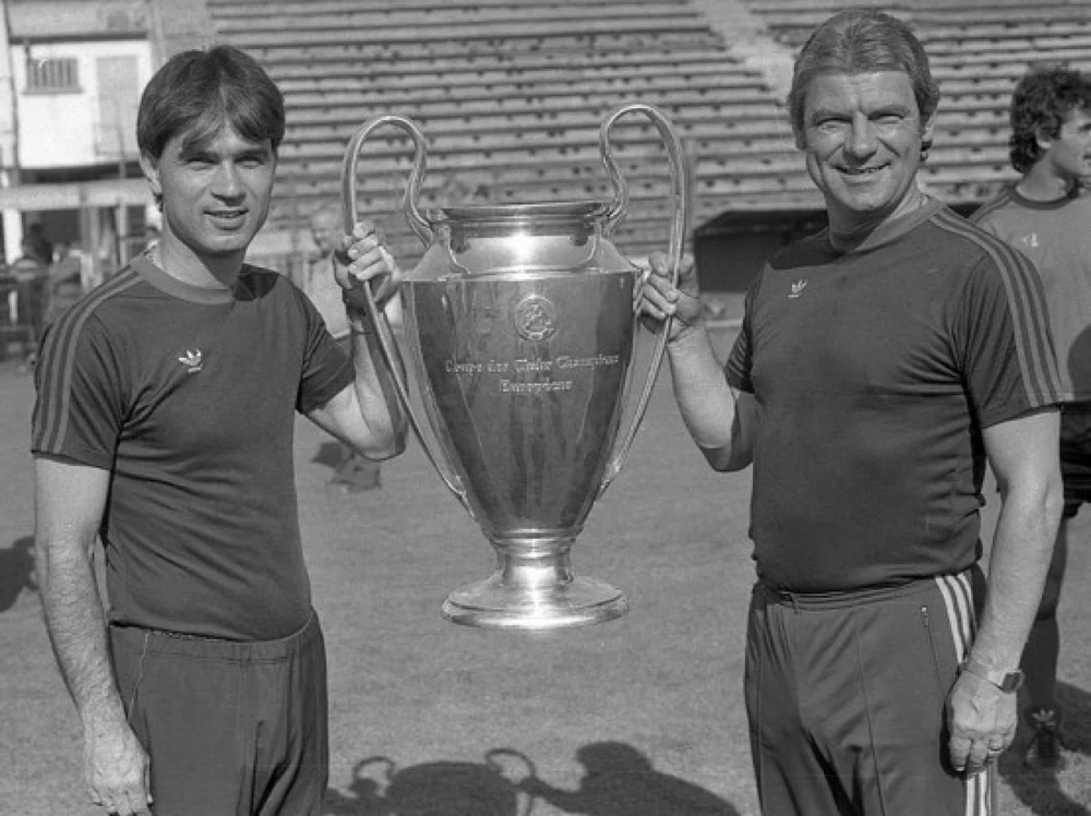 Înmormântare cu onoruri militare pentru marele Ienei. Fostul mare antrenor avea grad în Armată