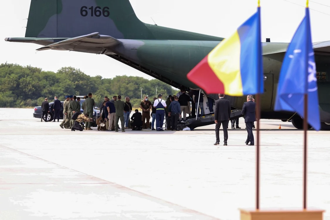 Românii din Afganistan s-au întors în ţară cu un avion Hercules FOTO Inquam Photos / Sabin Cirstoveanu