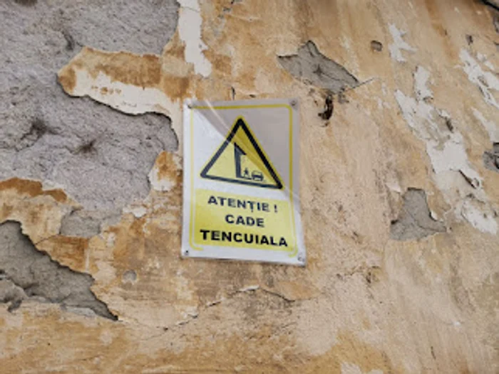 Clădirea este degradată și are nevoie de reabilitare FOTO: C.Mazilu