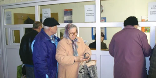 Bacău: Pensionarii se îngroapă în datorii pentru mâncare