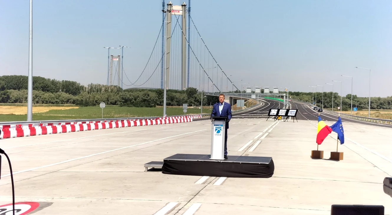Președintele Klaus Iohannis, la inaugurarea podului peste Dunăre FOTO: C. Mazilu