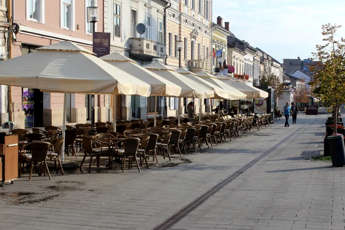 Bulevardul Eroilor va deveni un imens suport pentru scris .