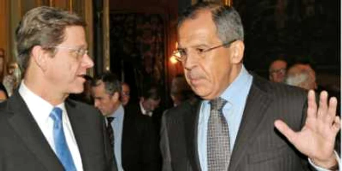 Ministrul german de Externe, Guido Westerwelle (stânga),  şi omologul său rus, Serghei Lavrov 