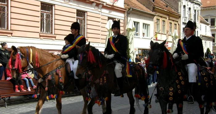 Parada Junilor din Braşov a devenit o veritabilă atracţie turistică. FOTOSimona Suciu