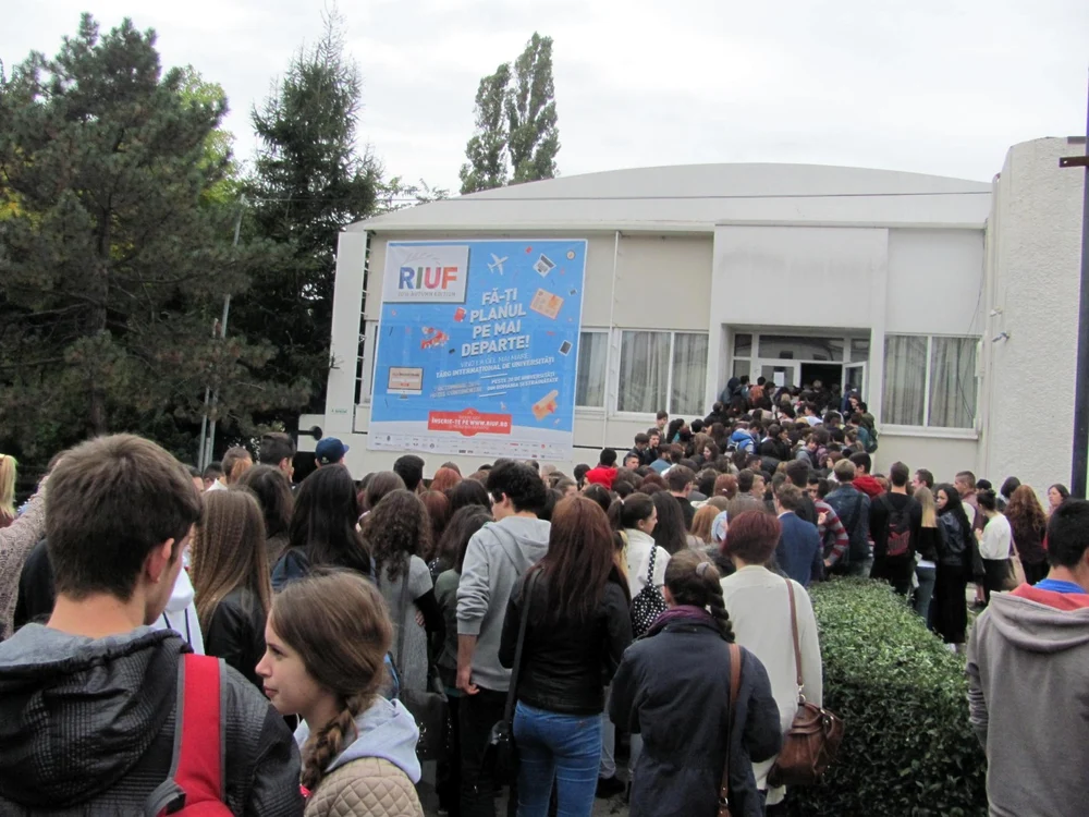 Coadă impresionantă la târgul universităţilor occidentale FOTO Ştefan Both