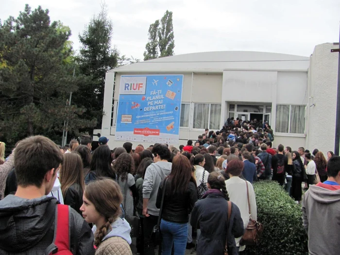 Coadă impresionantă la târgul universităţilor occidentale FOTO Ştefan Both